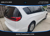 Used 2022 Chrysler Pacifica Touring-L image 2
