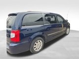 Used 2015 Chrysler Town & Country Touring image 6