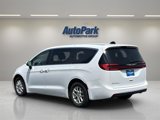 Used 2023 Chrysler Pacifica Touring-L image 5