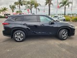 Used 2022 Toyota Highlander XLE image 3