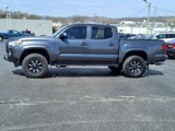 Used 2020 Toyota Tacoma TRD Off-Road image 2