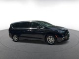 Used 2024 Chrysler Pacifica Touring-L image 2
