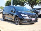 New 2025 Chrysler Pacifica Select image 3