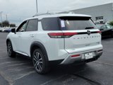New 2025 Nissan Pathfinder Platinum image 3