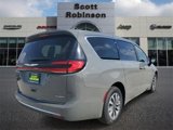 New 2025 Chrysler Pacifica Select image 4