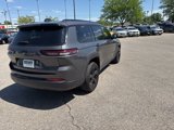 Used 2023 Jeep Grand Cherokee L Laredo image 5