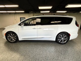 Used 2017 Chrysler Pacifica Limited image 5