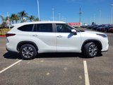 Used 2023 Toyota Highlander XLE image 3