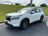 Used 2023 Nissan Pathfinder SV image 2