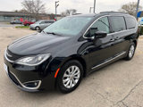 Used 2017 Chrysler Pacifica Touring-L image 6