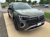 New 2025 Volkswagen Atlas Peak Edition SE image 3