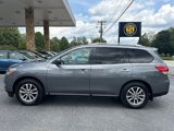 Used 2016 Nissan Pathfinder SV image 2