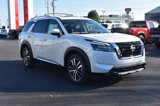 New 2025 Nissan Pathfinder Platinum image 3