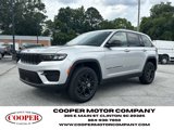 Used 2024 Jeep Grand Cherokee Altitude image 3