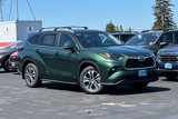 New 2025 Toyota Highlander XLE image 2