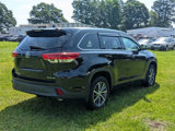 Used 2017 Toyota Highlander XLE image 3