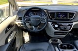 Used 2018 Chrysler Pacifica Touring-L image 5