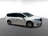 Used 2024 Chrysler Pacifica Touring-L image 2