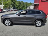 Used 2022 Volvo XC60 B5 Momentum image 2