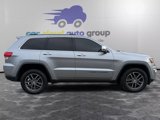 Used 2017 Jeep Grand Cherokee Limited image 6