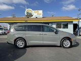 Used 2022 Chrysler Pacifica Touring-L image 4