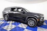 Used 2024 Chevrolet Traverse LT image 3
