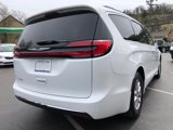 Used 2022 Chrysler Pacifica Touring-L image 5