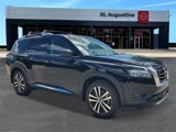 New 2025 Nissan Pathfinder Platinum image 2