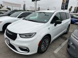 Used 2024 Chrysler Pacifica Select image 3