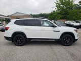 New 2025 Volkswagen Atlas Peak Edition SE image 3