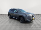 New 2025 Nissan Pathfinder Platinum image 2