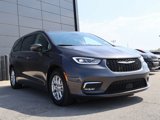 Used 2023 Chrysler Pacifica Touring-L image 6