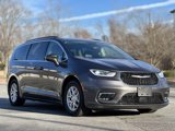 Used 2022 Chrysler Pacifica Touring-L image 3