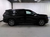 Used 2025 Chevrolet Traverse LT image 3