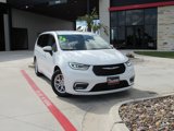 Used 2023 Chrysler Pacifica Touring-L image 4
