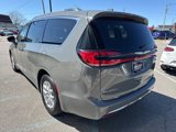 Used 2022 Chrysler Pacifica Touring-L image 3