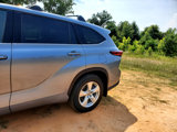 Used 2022 Toyota Highlander LE image 5