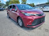 Used 2025 Toyota Sienna LE image 3