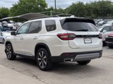 Used 2024 Honda Pilot Touring image 3