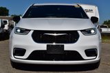 Used 2025 Chrysler Pacifica Select image 2
