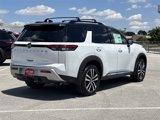New 2025 Nissan Pathfinder Platinum image 3