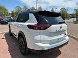 Used 2025 Nissan Rogue Platinum image 3