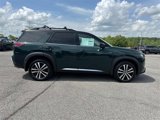 New 2025 Nissan Pathfinder Platinum image 3