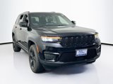 Used 2023 Jeep Grand Cherokee Altitude image 3