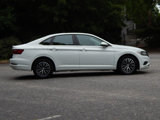 Used 2019 Volkswagen Jetta SE w/ Cold Weather Package image 4