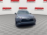 Used 2025 Toyota Highlander XLE image 4