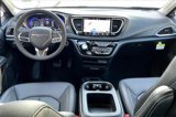 New 2025 Chrysler Pacifica Select image 4