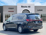 Used 2022 Chrysler Pacifica Touring-L image 4
