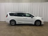 Used 2023 Chrysler Pacifica Limited image 2