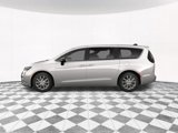 New 2025 Chrysler Pacifica Select image 4